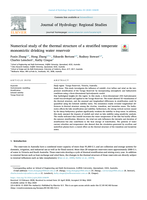 Numerical study of the thermal structure of a stratified temperate monomictic water reservoir